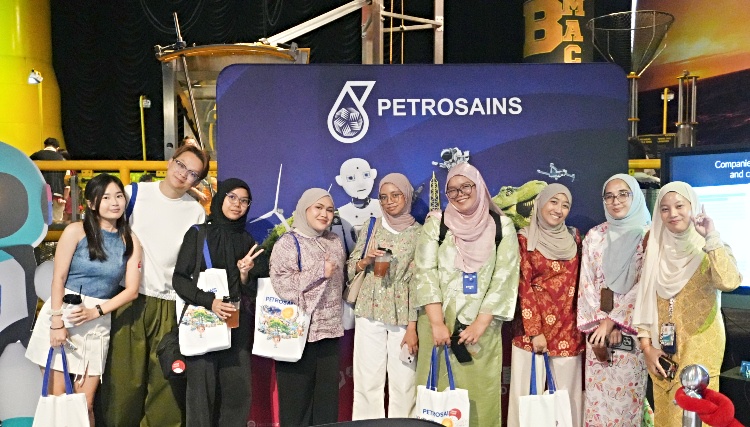 Image from: Petrosains Anjur Sesi Bersama Urus Media, Menampilkan Sains Imersif & SkyXperience