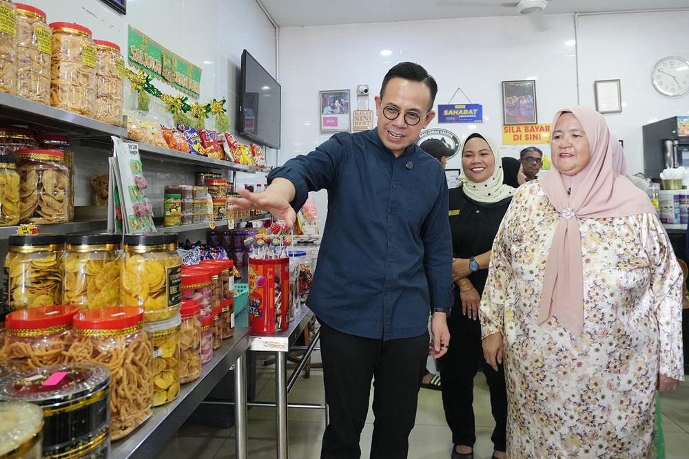 15,000 BUNGKUS NASI LEMAK SEHARI