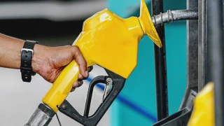 Image from: Harga RON95 & Diesel Tanpa Subsidi Naik Mulai Esok