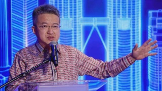 Image from: Kerajaan Bincang Tingkat Had Kuota BUDI95 Penghantar Makanan - Anwar