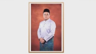 Image from: Tuanku Muhriz Berangkat Tunai Solat Jumaat Di Masjid Kariah Gunung Pasir, Seri Menanti