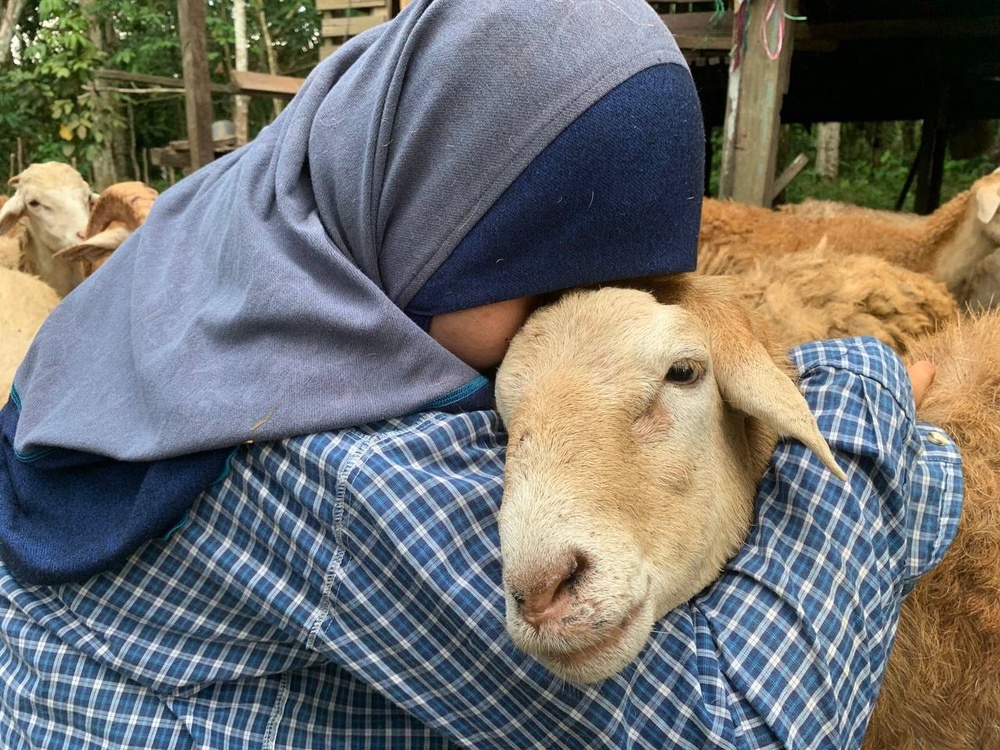 Image from: "Saya cari abah ‘hilang'.." Wanita Imbau Kenangan Terakhir Bersama Embek Undang Sebak