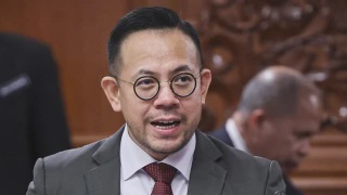Image from: Steven Sumbang Laptop Kepada Anak Bekas Pemandu, Jadikan Anak Angkat