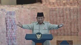 Image from: Kantoi Main "Game" Masa Mesyuarat, Beri Alasan Lupa Bagi Lembu Maya Makan