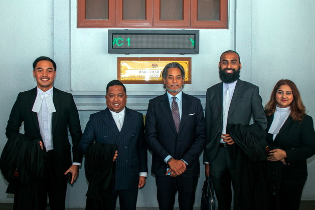 Image from: Saman Fitnah: Jamal Yunos Minta Maaf Kepada Khairy, Kes Selesai