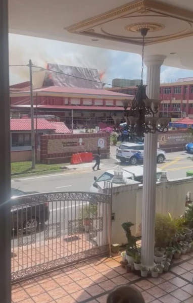 Image from: Dewan MRSM Kuantan Terbakar