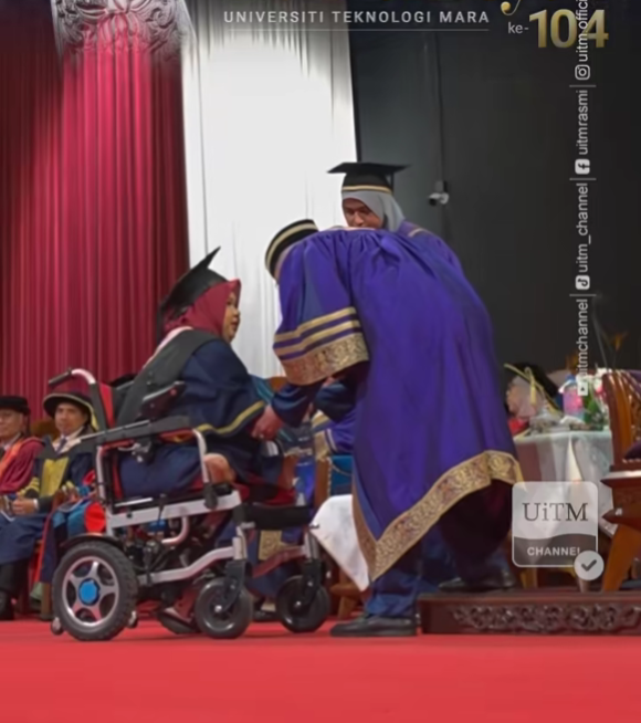 Image from: "Sekiranya Saya Boleh, Anda Pasti Boleh", Graduan OKU Cekal Raih Ijazah Sarjana Muda UiTM