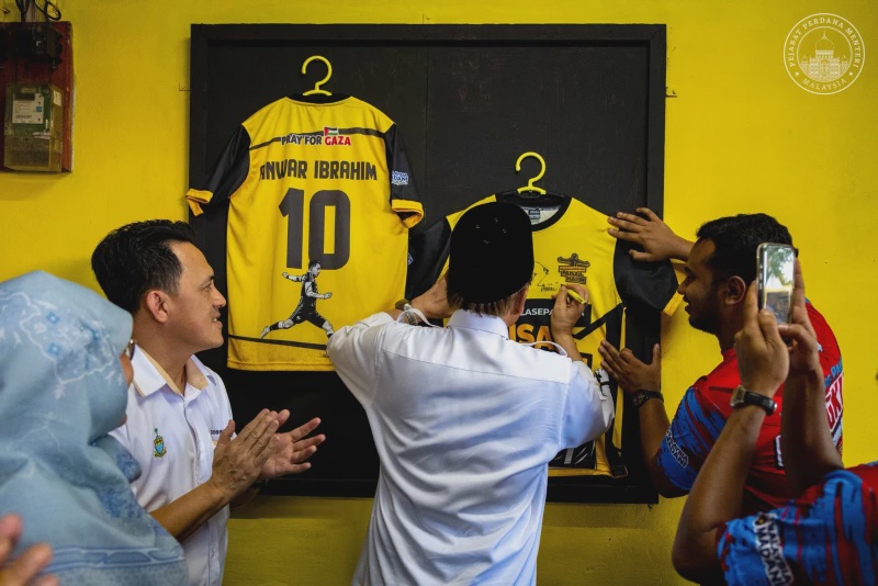Image from: Anwar Lancar Akademi Bola Sepak DNA Faisal Halim, Perkasa Pembangunan Akar Umbi