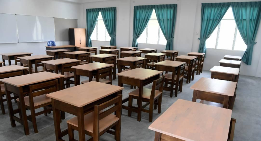 Image from: "Tak mahal banding masa depan kamu..", Hikmah Sepasang Kasut Daripada Cikgu Untuk Murid Yatim Undang Sebak