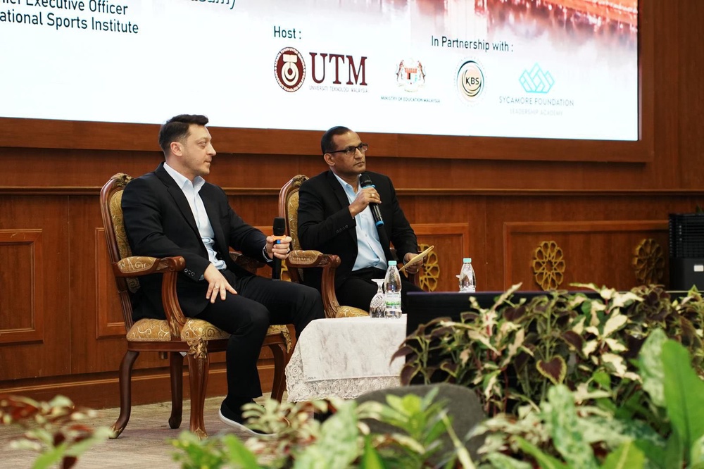 Image from: Mesut Ozil Luah Rasa Seronok Kunjungi Malaysia, "Rakyat Hebat & Makanan Lazat"