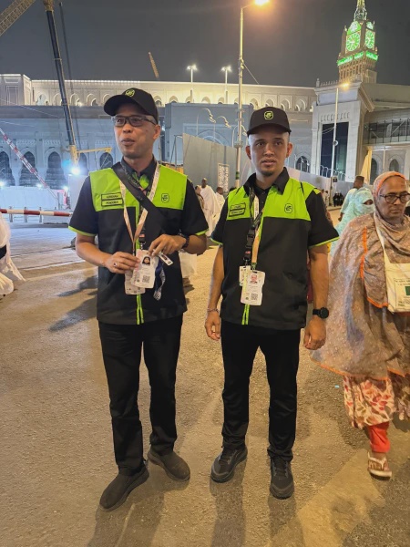 Image from: Pasukan Semut Hitam "Frontliner" Jemaah, Ini Peranan Mereka Yang Ramai Tak Tahu