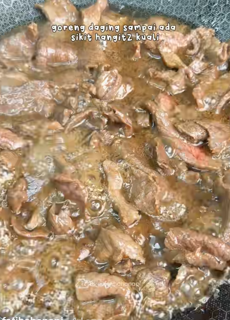 Image from: Asyik Sup & Goreng Kunyit Je, Cuba Resipi Daging Goreng Bawang Putih Ini