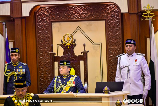 Image from: Tengku Hassanal Ambil Maklum Kenyataan PM, Titip Pantun Lama