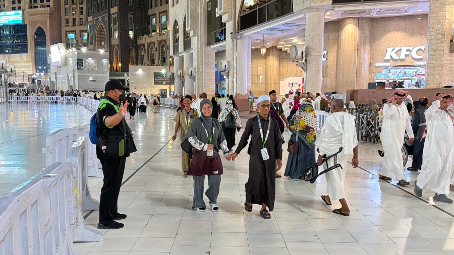Image from: Pasukan Semut Hitam "Frontliner" Jemaah, Ini Peranan Mereka Yang Ramai Tak Tahu