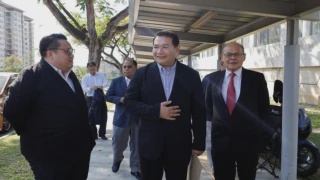 Image from: Rafizi, Nik Nazmi Serah Surat Letak Jawatan Ahli Parlimen