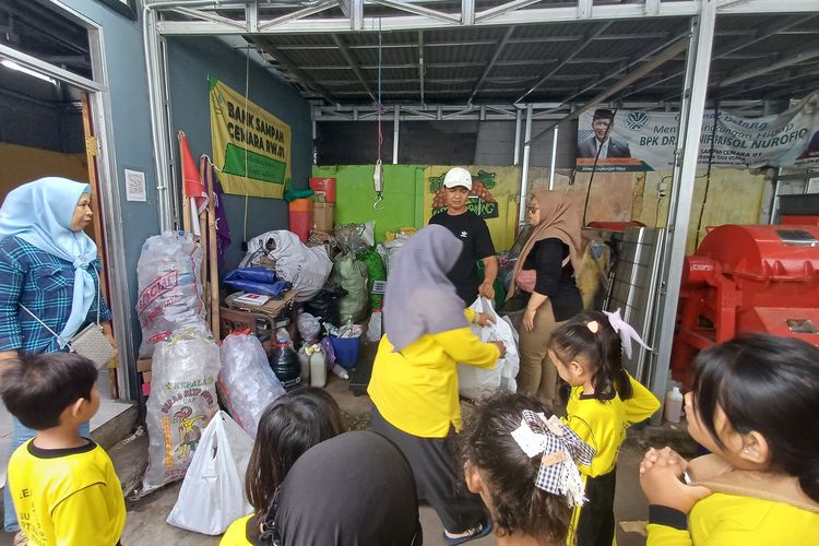 Image from: Tak Perlu Bayar Tunai, Sekolah Ini Terima Sampah Sebagai Yuran