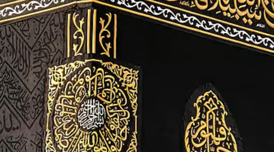 Image from: Ambil Masa Setahun Untuk Siap, Ini Kisah Di Sebalik Pembuatan Kiswah Kaabah