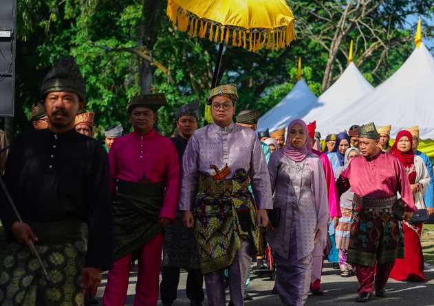 Image from: Muhammad Faris Dizahirkan Undang Luak Sungei Ujong Ke-11