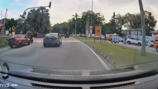 Image from: Pelanggan Dakwa Jumpa Ulat Dalam Lauk Ayam Dibeli Di Vendor Hospital Melaka