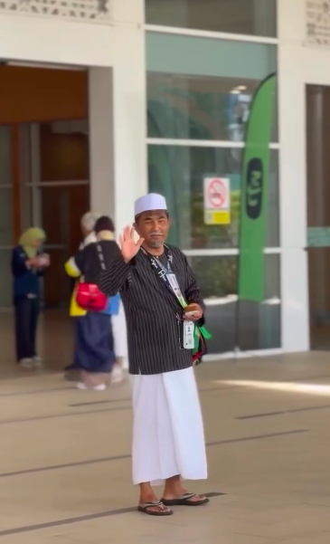 Image from: "Pengakhiran Yang Baik," Bapa Meninggal Di Tanah Suci, Lambaian Terakhir Jadi Kenangan