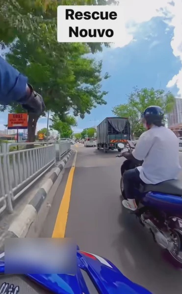 Image from: "Terima kasih orang baik..", Tindakan Lelaki Ini Raih Pujian Ramai