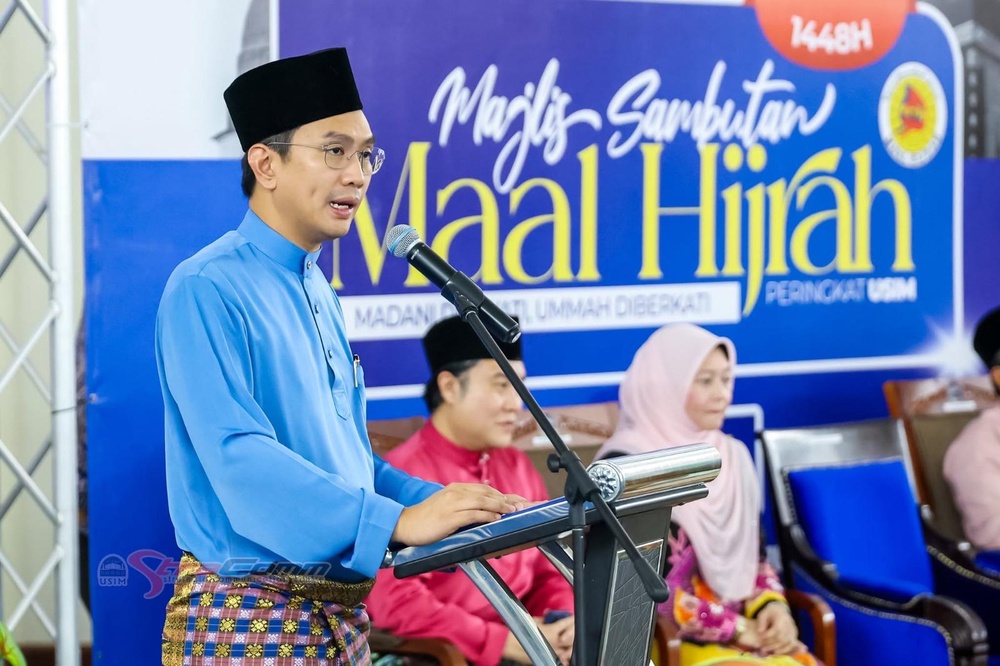 Image from: Tunku Zain Al-'Abidin Rasmi Sambutan Maal Hijrah USIM, Tisha's Food Hulur Sumbangan Paratha