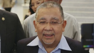 Image from: Mahkamah Tolak Semakan, Isa Samad Kekal Dipenjara, Denda RM14.45 Juta