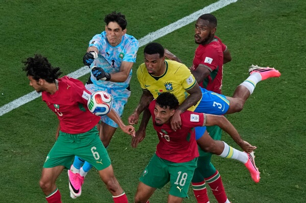 Image from: Kenapa Ramai Pemain Banyak Pakai Kasut Bola Warna 'Pink'?
