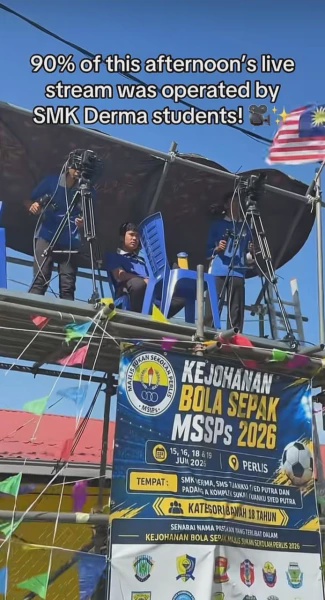 Image from: Gempak, Sekumpulan Pelajar Buat 'Live Stream' Perlawanan Bola Sepak Curi Perhatian Ramai