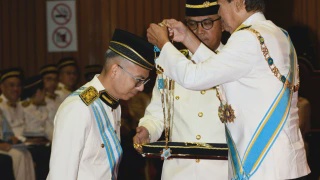 Image from: Pelakon Eman Manan Kini Bergelar Datuk, Dianugerahkan Dato' Paduka Mahkota Terengganu