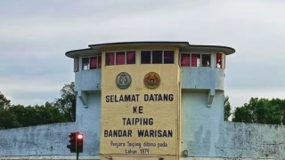 Image from: PM Terima Kunjungan Perpisahan Ketua Perangkawan Menjelang Persaraan