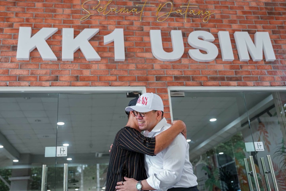 Image from: Steven Sumbang Laptop Kepada Anak Bekas Pemandu, Jadikan Anak Angkat