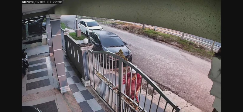 Image from: Siap Angkut Beg, Gelagat Atok 'Lari Rumah' Buat Ramai Terhibur