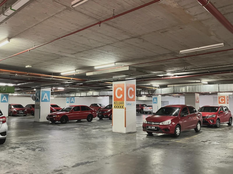 Image from: ‘Parking Pun Boleh Pening’ - Netizen Kongsi Deretan Kereta Warna Sama Buat Ramai Terhibur