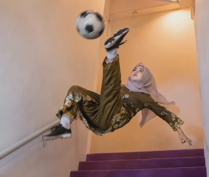 Image from: Wanita Minta 'Edit' Gambar Berdiri Tegak & Pandang Depan, Hasilnya Pula Lain Macam