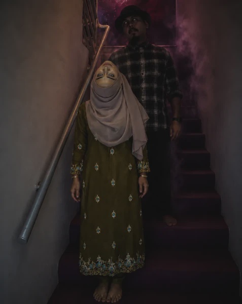 Image from: Wanita Minta 'Edit' Gambar Berdiri Tegak & Pandang Depan, Hasilnya Pula Lain Macam