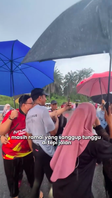 Image from: Dah Melebihi Sasaran, Syed Saddiq Berjaya Kumpul RM361,848, Kini Di Simpang Ampat