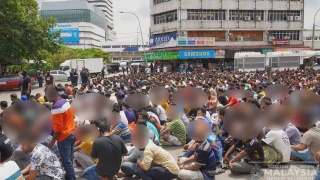 Image from: Sultan Selangor Tinjau Operasi LRT3, Harap Lima Stesen Ditangguh Dapat Disiapkan