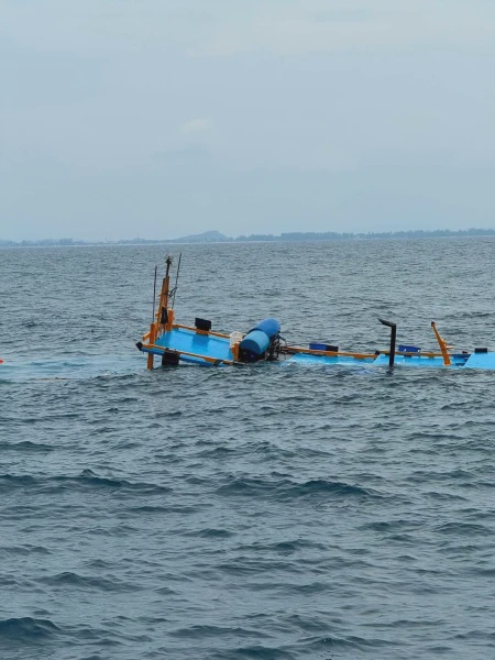 Image from: Sebak, Kisah Nelayan 'Bersatu' Selamatkan Bot Karam Di Dasar Laut