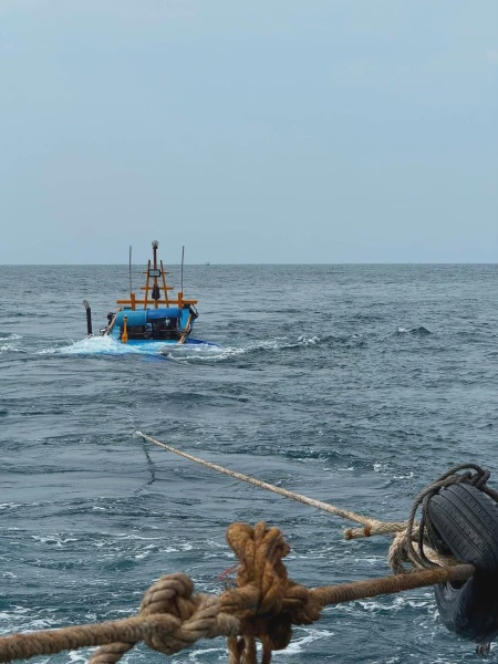 Image from: Sebak, Kisah Nelayan 'Bersatu' Selamatkan Bot Karam Di Dasar Laut