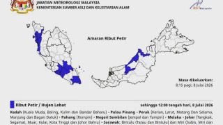 Image from: Steven Sim Hadiah Laptop Kepada Anak Bekas Pemandu Yang Kini Bergelar Mahasiswa USIM