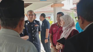 Image from: Pelajar Sekolah Menengah Kejar Tiga Rakan Dengan Pisau Pemotong Kertas Selepas Dibaling Ais