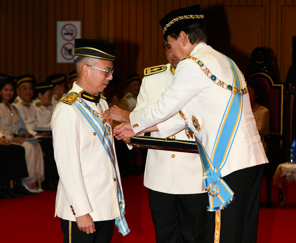 Image from: Fahmi Fadzil Terima Darjah DPPN, Bergelar Datuk Seri