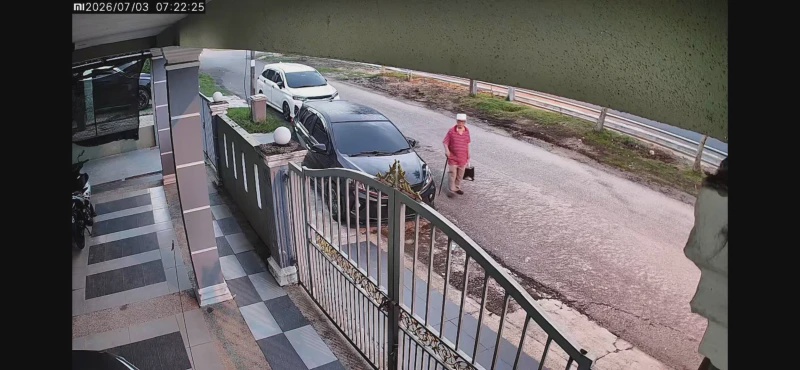 Image from: Siap Angkut Beg, Gelagat Atok 'Lari Rumah' Buat Ramai Terhibur