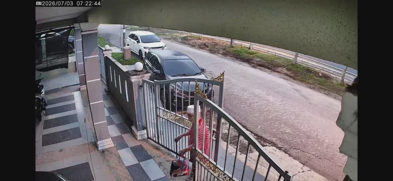 Image from: Siap Angkut Beg, Gelagat Atok 'Lari Rumah' Buat Ramai Terhibur