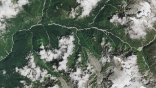 Image from: Tular Rakaman Dron Pelancong Rekod Detik Glasier Runtuh Di Nepal