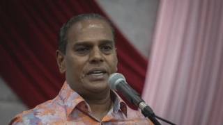 Image from: SPRM Akan Serah Notis Pengisytiharan Harta Kepada Saravanan, Isteri Dan Tiga Anak