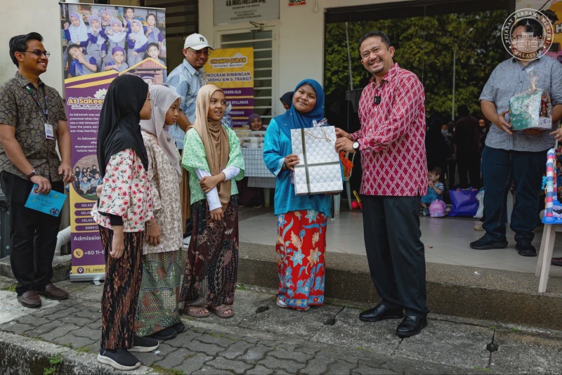 Image from: Tak Mahu Hampakan Anak-Anak Taska, ‘Uncle Anwar’ Hantar Pegawai Hadiri Hari Usahawan Cilik