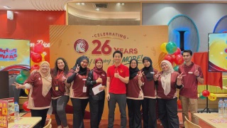 Image from: Mat Saleh Nekad Jalan Kaki 22KM Dari Taylor’s University Ke KLCC, Rupanya Sebab “Curious”