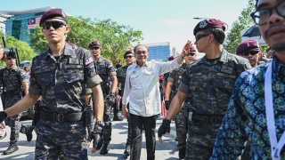 Image from: UAI Sekali Lagi Jadi Perhatian, Peserta Bomba Terengganu ‘Serbu’ Nak Bergambar
